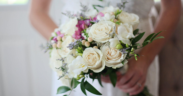 From Graduations to Promotions: Choosing the Right Congratulations Flowers for Milestone Events