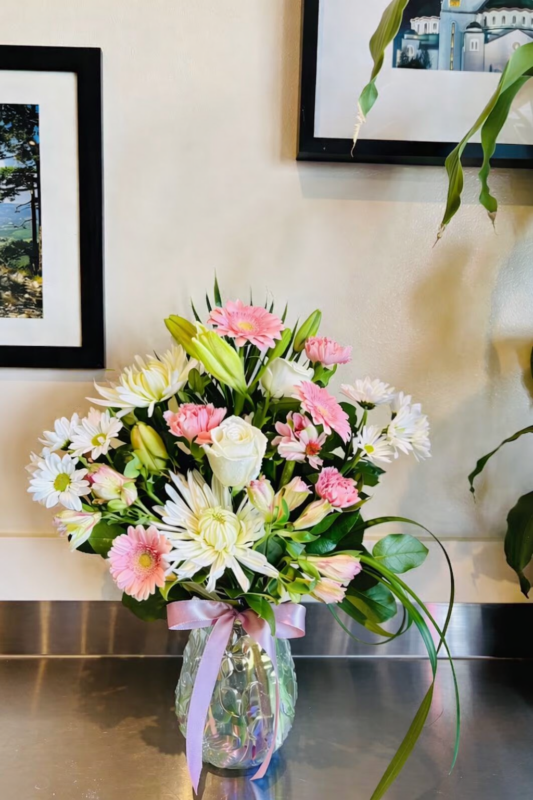 white and pink Flower Bouquet Last