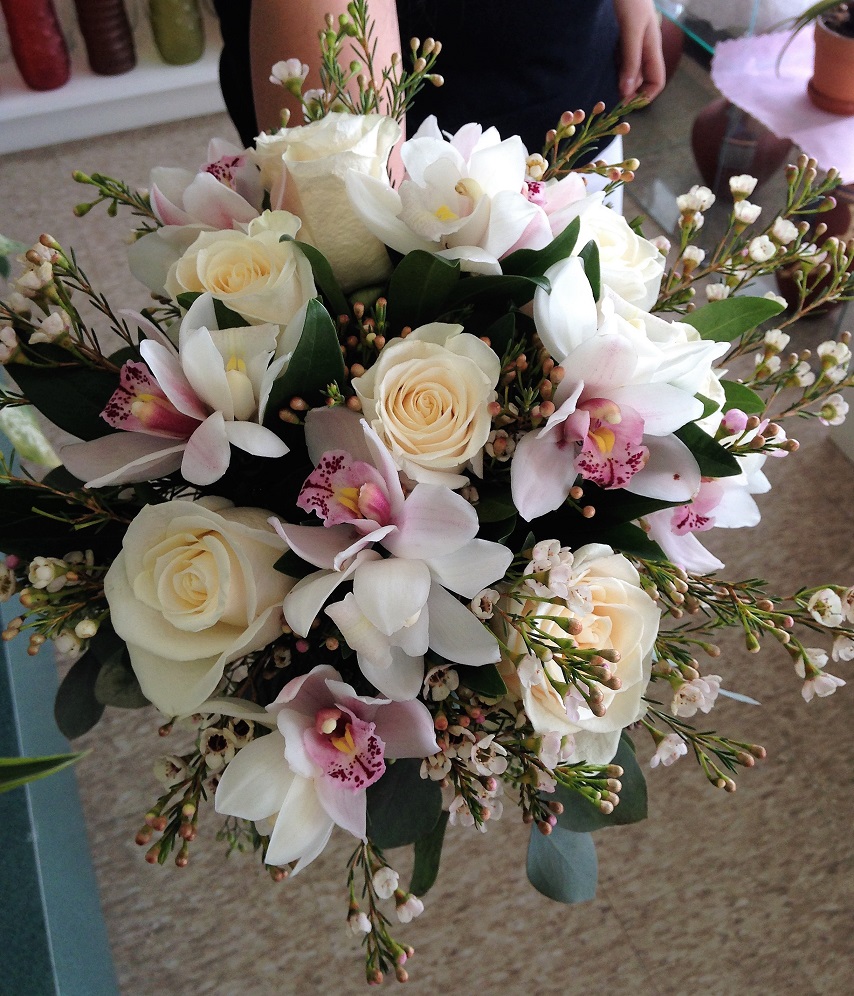 Blooming Marvels: A Bride’s Guide to Choosing the Perfect Bouquet