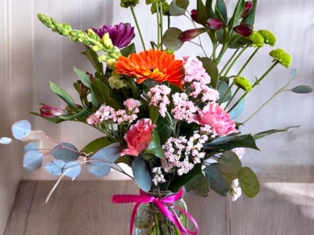 How to Buy Beautiful Flowers in Calgary Without Overspending