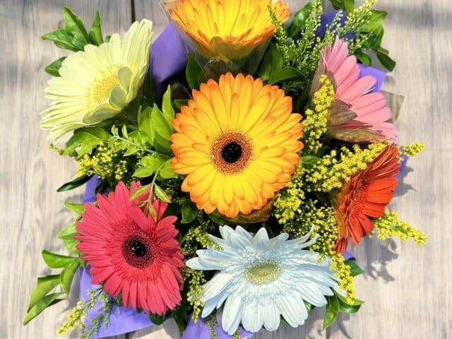 Creative Ways to Turn Old Bouquets into Wall Art or Resin Keepsakes