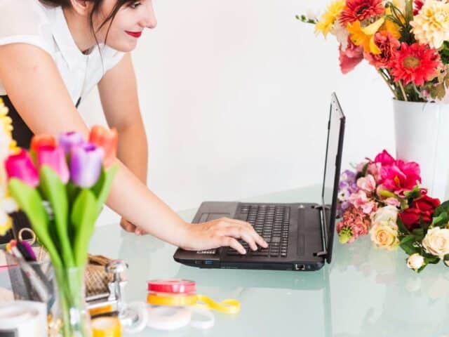 How to Choose the Best Fresh Flowers Online Without Overpaying?